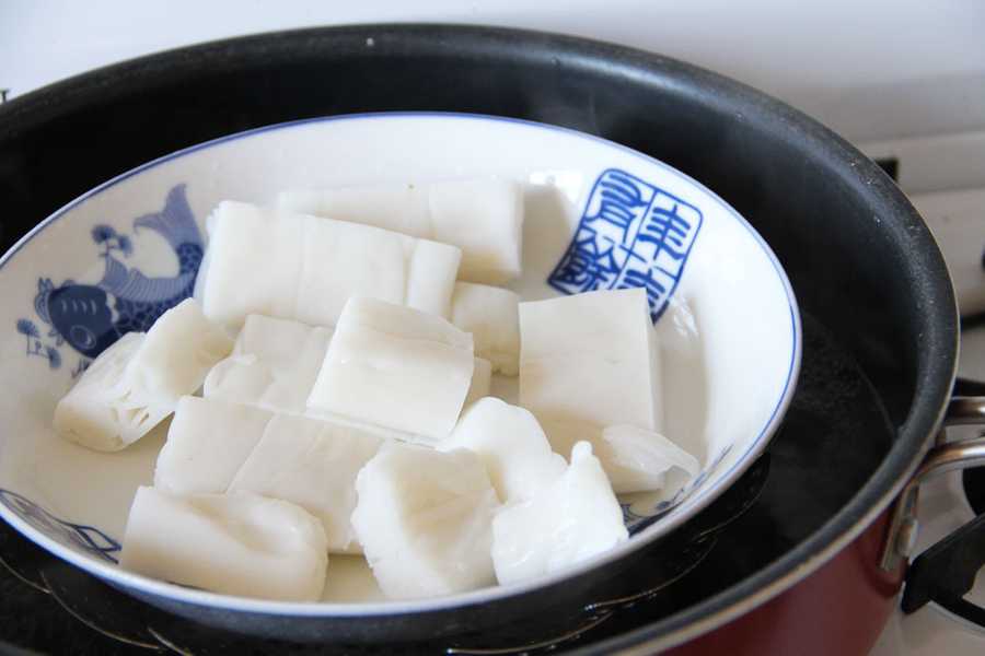 Cheung Fun Noodle Roll with Peanut Butter and Hoisin Sauce East Meets