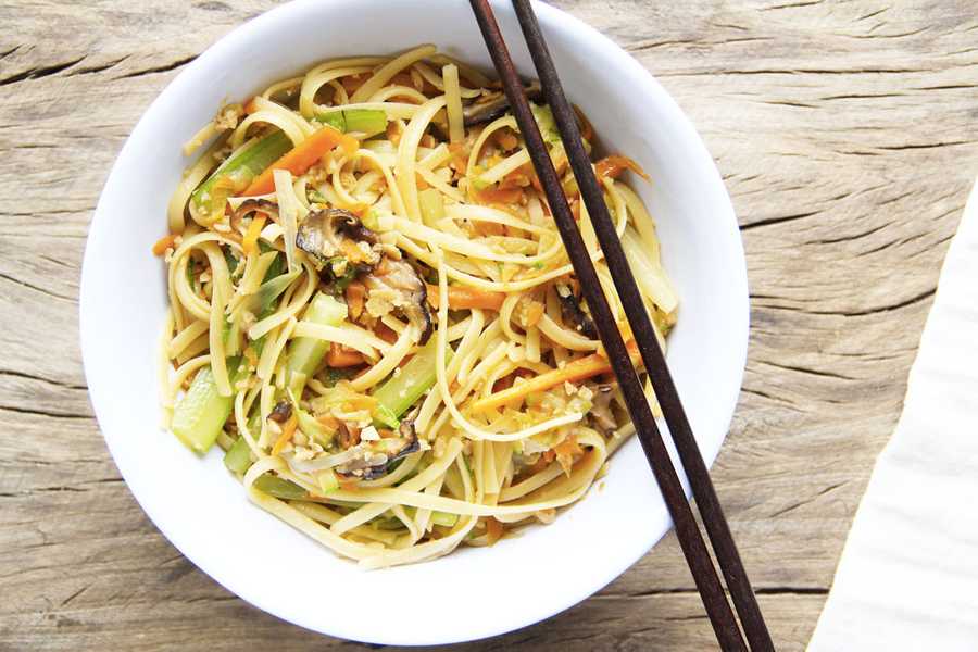 Vegetarian Stir-fry Noodles | East Meets Kitchen